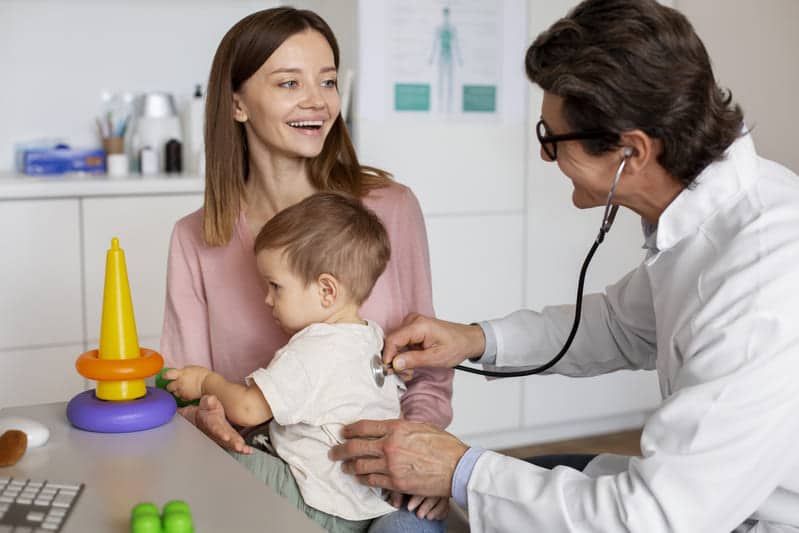 young-mother-with-toddle-pediatrician-consultation (1) (1) (1)